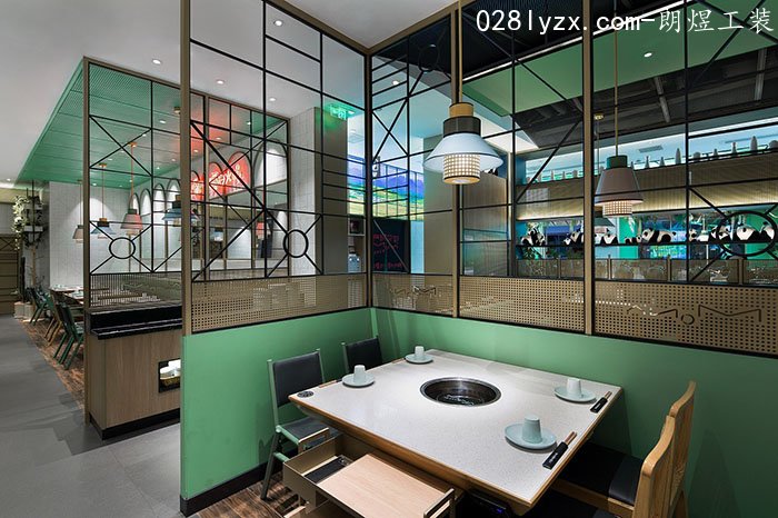 角落火鍋店(diàn)餐桌特寫