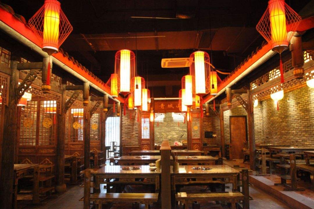 小(xiǎo)龍坎火鍋店(diàn)裝(zhuāng)修設計風格